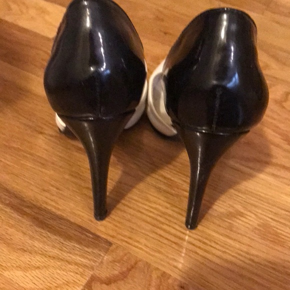 White and black heels! - Picture 3 of 5